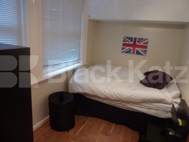 			LOCATION LOCATION LOCATION!!!, 1 Bedroom, 1 bath, 1 reception Flat			 Oxford Street, SOHO